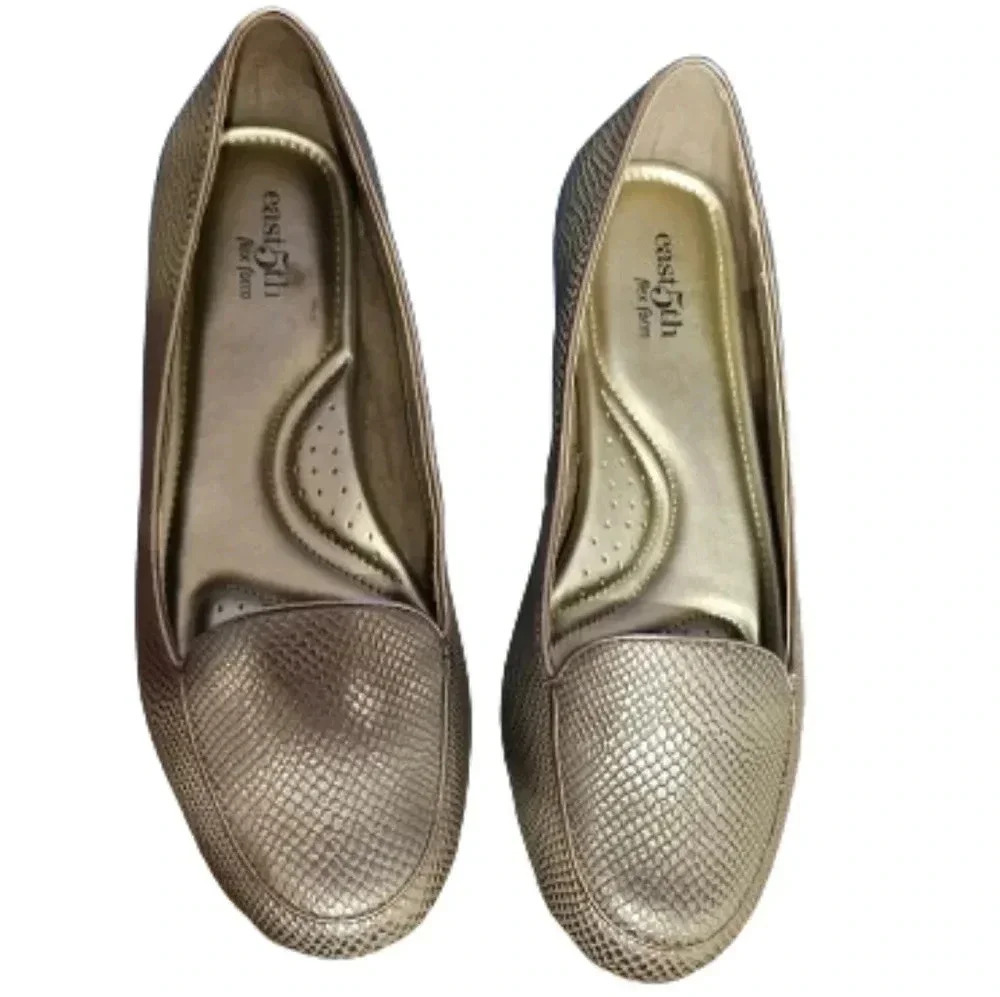 East 5th Flex form Loafer. Size 7.5 M.